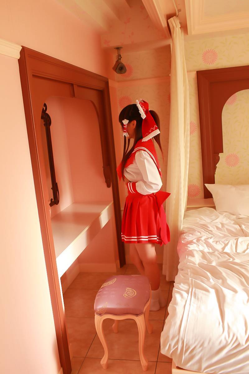 [Cosplay] Reimu Hakurei with dildo and toys - Touhou Project Cosplay 2